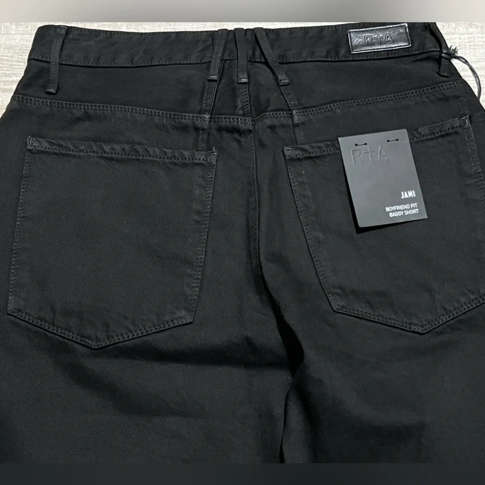 RtA Jami boyfriend fit baggy women’s shorts black denim size‎ 26 made in USA